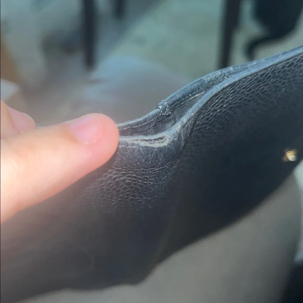 CHANEL Textured Black Caviar Leather Kisslock Wallet CC logo embossed